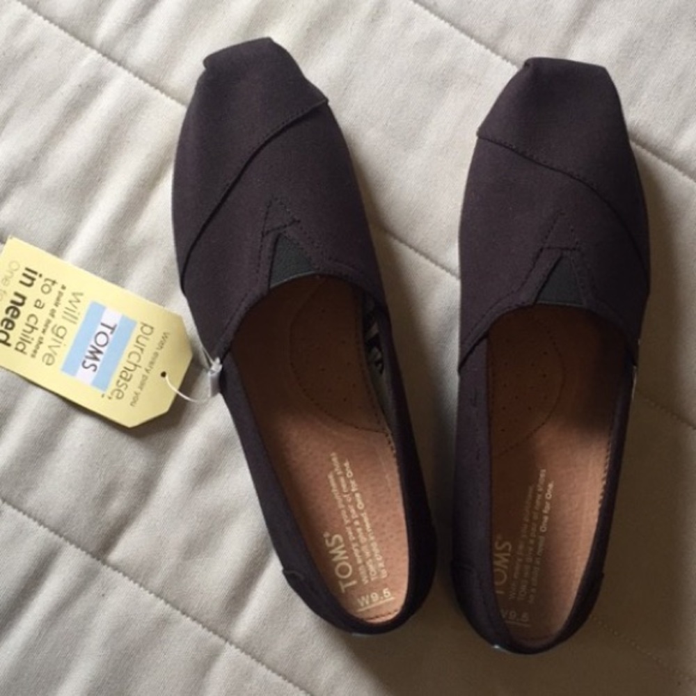 NWT black toms